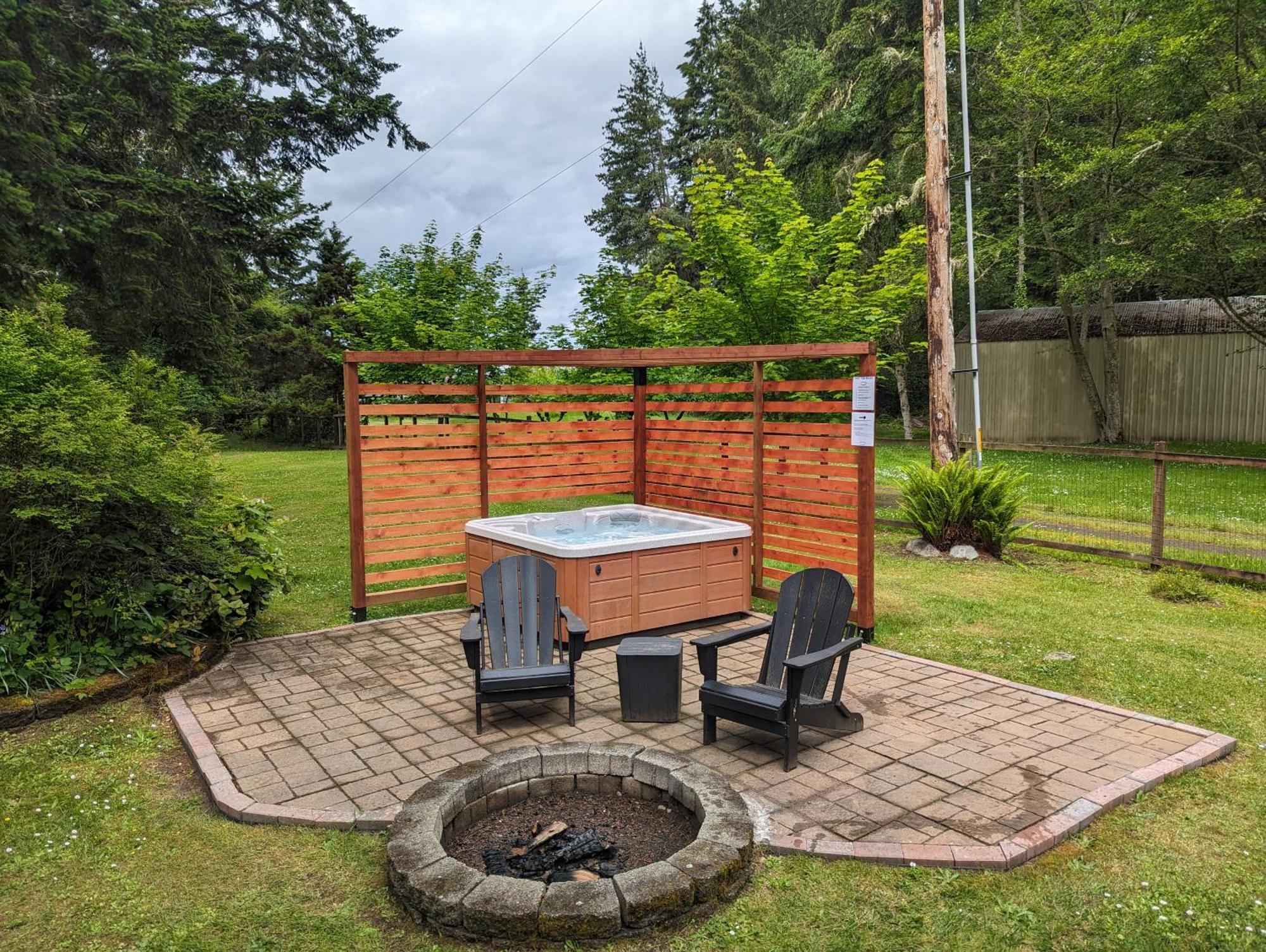 Fox Paws Luxury Cabin - Hot Tub, Fire Pit & Pines! Hansville Luaran gambar